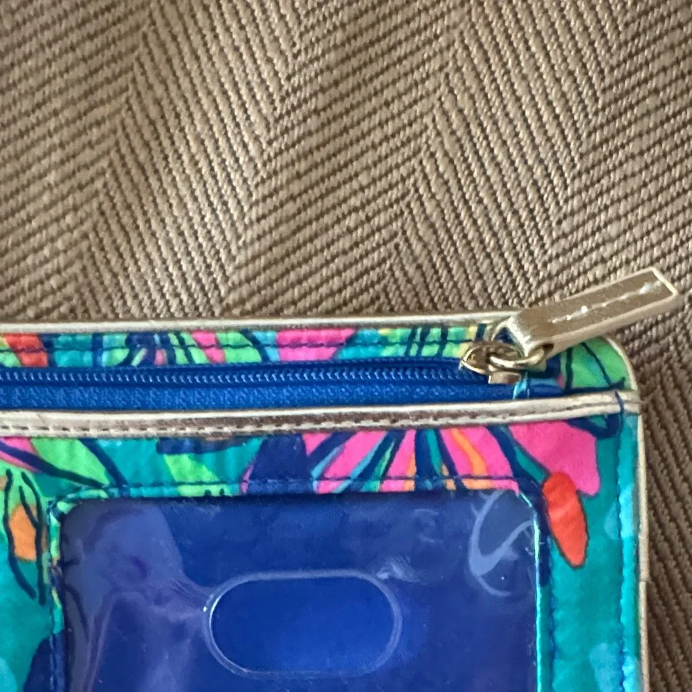 Lilly Pulitzer Multicolor Tropical Print Crossbody Phone Case with Pink Strap